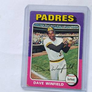 lot 62 image: Dave Winfield 1975 Topps No. 61