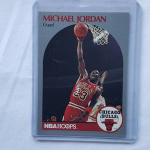 lot 124 image: Michael Jordan 1990 NBA Hoops No. 65