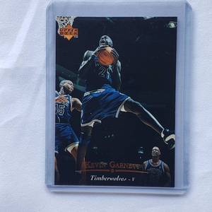 lot 132 image: Kevin Garnett Rookie 1995 Upper Deck No. 273