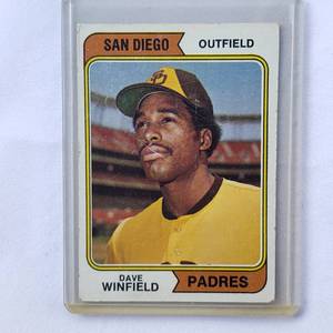 lot 237 image: Dave Winfield Rookie 1974 Topps No. 456