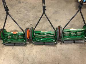 lot 17 image: 3 Lots of Scotts Scotts 16 in. Manual Walk Behind Push Reel Lawn Mower   Customer Returns See Pictures