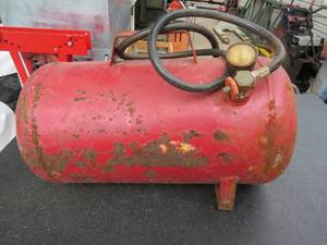 lot 25 image: 5 Gallon Air Tank