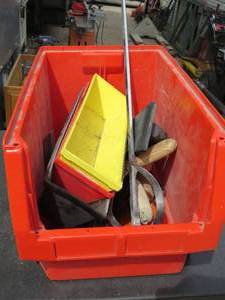 lot 34 image: Mixed Lot of TrowelsScrapers and Accessories