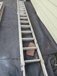 lot 66 image: 28 Extension Ladder