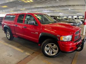lot 8 image: 2004 Dodge Ram 1500 SLT 4x4
