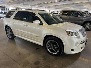 lot 13 image: 2011 GMC Acadia Denali AWD