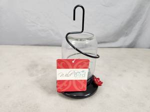 lot 16 image: New Hummingbird Feeder