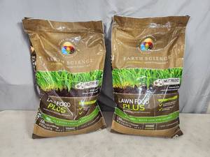 lot 20 image: 2 New Bags of Earth Science Lawn Food Plus