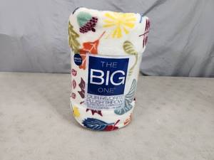 lot 61 image: New Oversized The Big One Throw