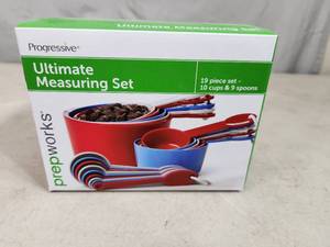 lot 75 image: New 19 Piece Ultimate Measuring Set