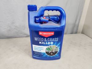 lot 150 image: New BioAdvanced Weed and Grass Killer