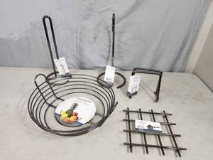 lot 183 image: New 5 Piece Black Onyx Metal Kitchen Accessory Set