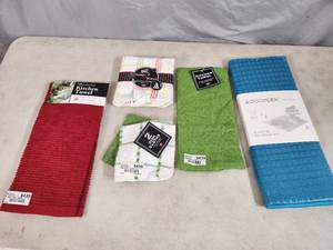 lot 191 image: New Kitchen Towels and More