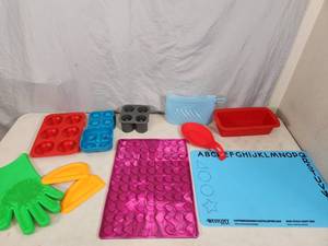 lot 201 image: Large Assortment of New Silicone Items