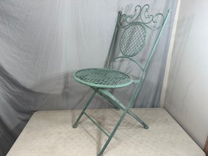 lot 6 image: Cute Metal Folding Chair