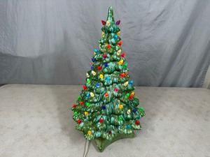 lot 8 image: Vintage Ceramic Christmas Tree with Lights
