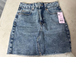 lot 107 image: 24 New Denim Skirts