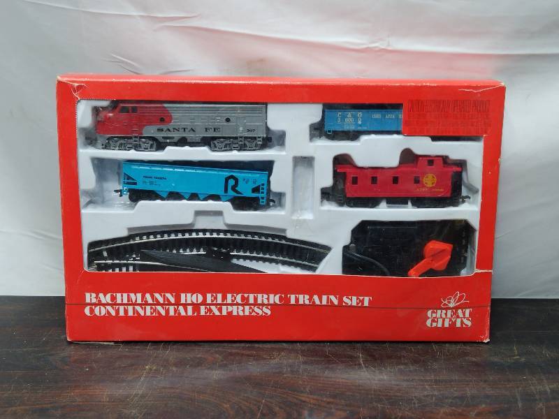 Bachman Santa FE, HO electric train set Continental Express. LIMITED on sale