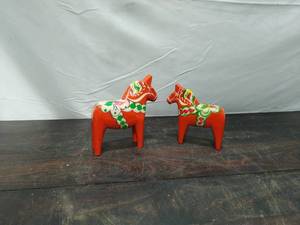 lot 16 image: Two Dala Horses