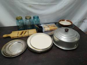 lot 30 image: Misc. Kitchenware