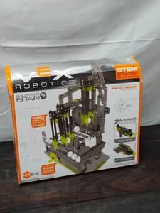 lot 38 image: Robotics Toy