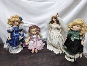 lot 45 image: Dolls