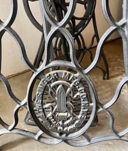 lot 80 image: Vintage Singer Sewing Machine Metal Base Glass Top Table