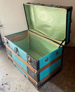lot 82 image: Vintage Trunk