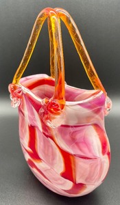 lot 100 image: Amazing Art Glass Handbag