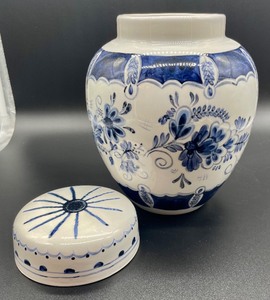lot 105 image: Delft Ginger Jar