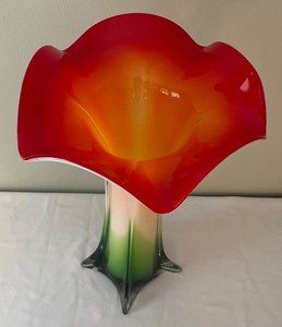 lot 133 image: Fabulous Floral Themed Glass Vase
