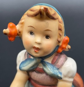 lot 138 image: Little Helper Vintage Hummel Figurine