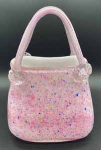 lot 140 image: Pretty Pink Art Glass Handbag