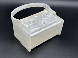 lot 11 image: Vintage Rialto Italian Pearlized Lucite Handbag - Retro Rialto Lucite Handbag