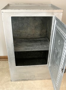 lot 54 image: Vintage Tin Pie Safe Box