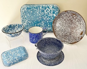 lot 51 image: Six Blue and White Vintage Granite Ware Items