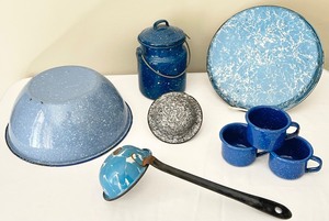 lot 52 image: Variety of Eight Pieces of Vintage Blue and White Vintage Granite Ware