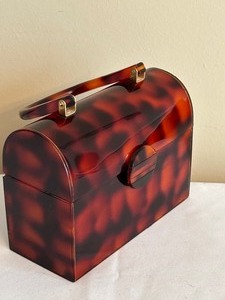 lot 192 image: Vintage Hard Sided Lunch Box Style Handbag