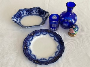 lot 154 image: Blue and White Decorative Glassware including a Vintage Cobalt Blue Tumble Up
