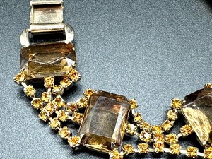 lot 23 image: Vintage Rhinestone Bracelet