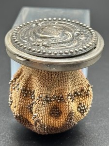 lot 17 image: Antique Coin Purse