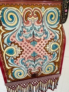 lot 200 image: Decorative Stain Glass Purse Figurine