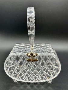 lot 18 image: Vintage Florida Handbags Hard Sided Diamond Cut Handbag