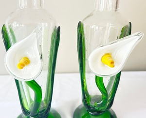 lot 62 image: Pair of Bubble Art Glass Ruffled Vases with Applied Cala Lilly