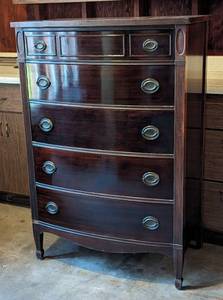 lot 196 image: Vintage Mahogany Dresser