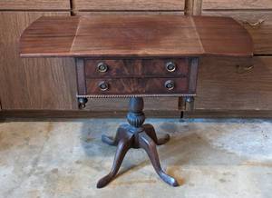 lot 197 image: Antique Drop Leaf Side Table
