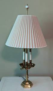 lot 233 image: Brass Table Lamp