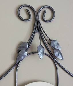 lot 235 image: Decorative Metal Wall Plate Holder