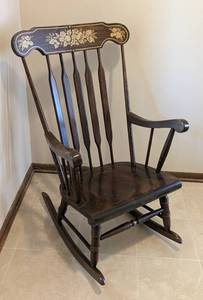 lot 242 image: Vintage Wood Rocking Chair