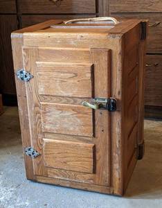 lot 243 image: Antique Wood Ice Box